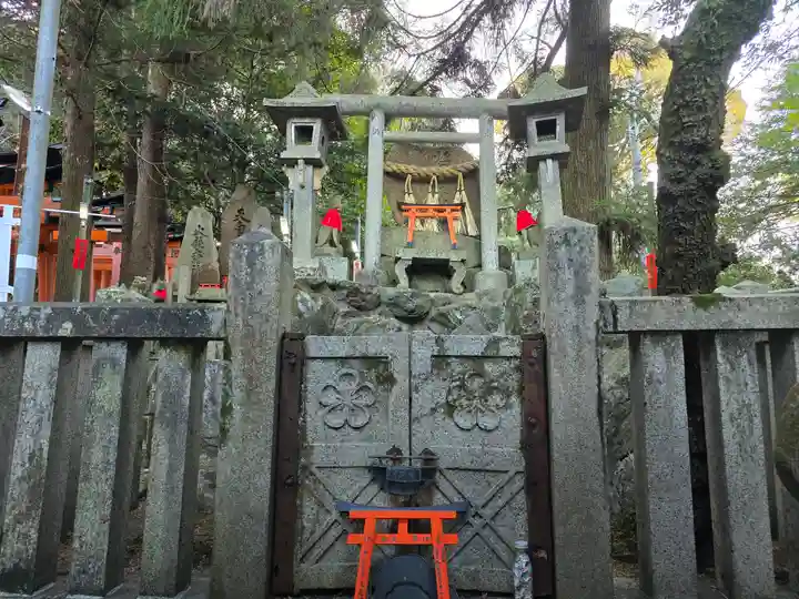 伏見稲荷大社間ノ峰(荷田社神蹟・ 伊勢大神)(京都府)