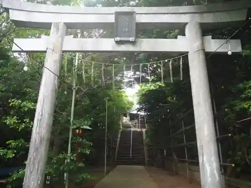 諏訪神社の鳥居