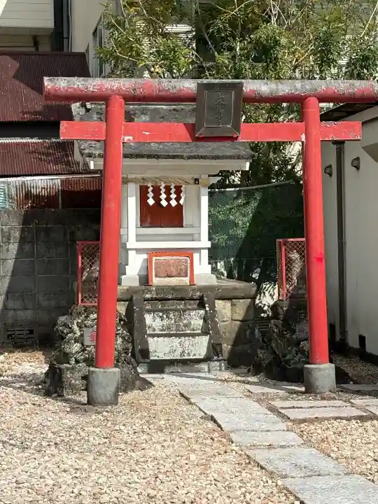 鎮火稲荷神社の{uncategorized: "未分類", other: "その他", undefined: "問題あり", building: "その他建物", grave: "お墓", sacred_gate: "鳥居", guardian: "狛犬", statue: "像", buddha: "仏像", history: "歴史", nature: "自然", garden: "庭園", animal: "動物", pagoda: "塔", temizu: "手水舎", mountain_gate: "山門・神門", sanctuary: "本殿・本堂", subordinate: "末社・摂社", art: "芸術", scenery: "景色", jizo: "地蔵", ema: "絵馬", goshuin: "御朱印", omikuji: "おみくじ", items: "授与品その他", amulet: "お守り", goshuincho: "御朱印帳", eats: "食事", festival: "お祭り", votive_dance: "神楽", shichigosan: "七五三参", wedding: "結婚式", experience: "体験その他", initially: "初詣", around: "周辺", anti_infection: "感染症対策"}