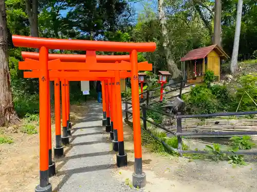 西坂ねこ稲荷神社の鳥居