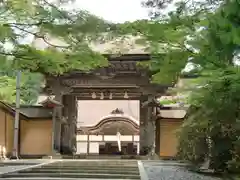 高野山金剛峯寺の山門