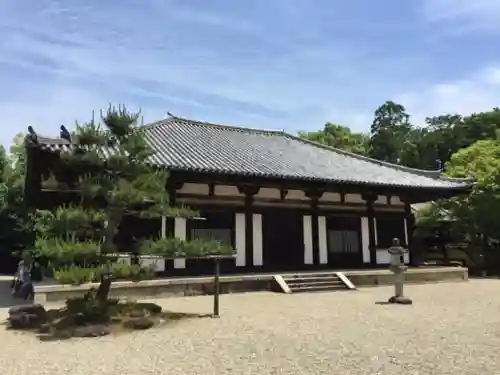 秋篠寺の本殿・本堂