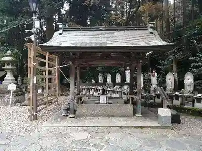 宝山寺の手水舎
