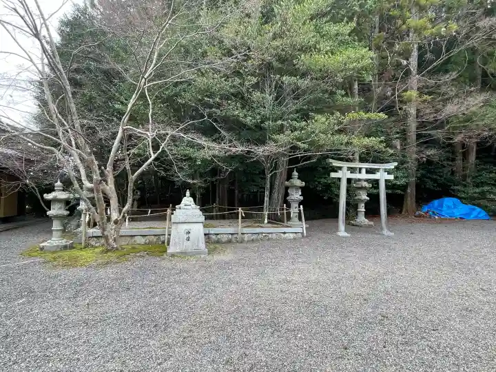 川田神社の{uncategorized: "未分類", other: "その他", undefined: "問題あり", building: "その他建物", grave: "お墓", sacred_gate: "鳥居", guardian: "狛犬", statue: "像", buddha: "仏像", history: "歴史", nature: "自然", garden: "庭園", animal: "動物", pagoda: "塔", temizu: "手水舎", mountain_gate: "山門・神門", sanctuary: "本殿・本堂", subordinate: "末社・摂社", art: "芸術", scenery: "景色", jizo: "地蔵", ema: "絵馬", goshuin: "御朱印", omikuji: "おみくじ", items: "授与品その他", amulet: "お守り", goshuincho: "御朱印帳", eats: "食事", festival: "お祭り", votive_dance: "神楽", shichigosan: "七五三参", wedding: "結婚式", experience: "体験その他", initially: "初詣", around: "周辺", anti_infection: "感染症対策"}