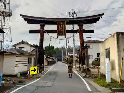 大井俣窪八幡神社の鳥居