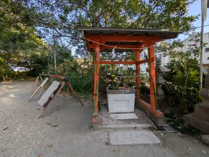 野島神社の{uncategorized: "未分類", other: "その他", undefined: "問題あり", building: "その他建物", grave: "お墓", sacred_gate: "鳥居", guardian: "狛犬", statue: "像", buddha: "仏像", history: "歴史", nature: "自然", garden: "庭園", animal: "動物", pagoda: "塔", temizu: "手水舎", mountain_gate: "山門・神門", sanctuary: "本殿・本堂", subordinate: "末社・摂社", art: "芸術", scenery: "景色", jizo: "地蔵", ema: "絵馬", goshuin: "御朱印", omikuji: "おみくじ", items: "授与品その他", amulet: "お守り", goshuincho: "御朱印帳", eats: "食事", festival: "お祭り", votive_dance: "神楽", shichigosan: "七五三参", wedding: "結婚式", experience: "体験その他", initially: "初詣", around: "周辺", anti_infection: "感染症対策"}