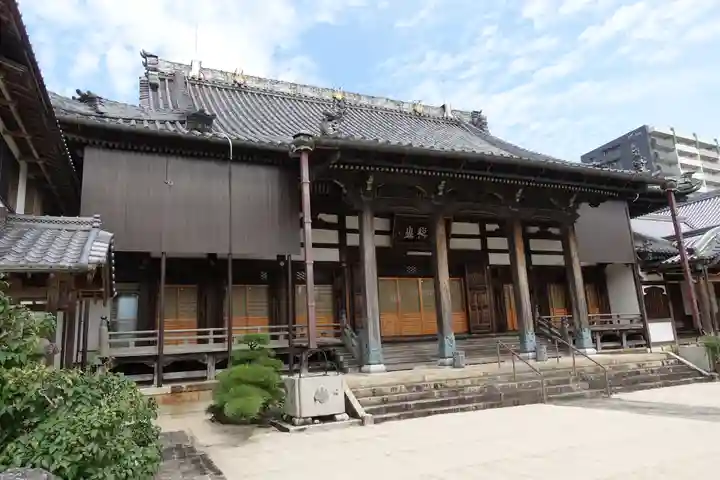 養泉寺の本殿・本堂
