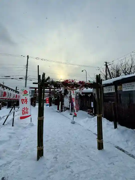 七重浜海津見神社の{uncategorized: "未分類", other: "その他", undefined: "問題あり", building: "その他建物", grave: "お墓", sacred_gate: "鳥居", guardian: "狛犬", statue: "像", buddha: "仏像", history: "歴史", nature: "自然", garden: "庭園", animal: "動物", pagoda: "塔", temizu: "手水舎", mountain_gate: "山門・神門", sanctuary: "本殿・本堂", subordinate: "末社・摂社", art: "芸術", scenery: "景色", jizo: "地蔵", ema: "絵馬", goshuin: "御朱印", omikuji: "おみくじ", items: "授与品その他", amulet: "お守り", goshuincho: "御朱印帳", eats: "食事", festival: "お祭り", votive_dance: "神楽", shichigosan: "七五三参", wedding: "結婚式", experience: "体験その他", initially: "初詣", around: "周辺", anti_infection: "感染症対策"}