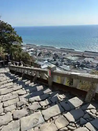 久能山東照宮の{uncategorized: "未分類", other: "その他", undefined: "問題あり", building: "その他建物", grave: "お墓", sacred_gate: "鳥居", guardian: "狛犬", statue: "像", buddha: "仏像", history: "歴史", nature: "自然", garden: "庭園", animal: "動物", pagoda: "塔", temizu: "手水舎", mountain_gate: "山門・神門", sanctuary: "本殿・本堂", subordinate: "末社・摂社", art: "芸術", scenery: "景色", jizo: "地蔵", ema: "絵馬", goshuin: "御朱印", omikuji: "おみくじ", items: "授与品その他", amulet: "お守り", goshuincho: "御朱印帳", eats: "食事", festival: "お祭り", votive_dance: "神楽", shichigosan: "七五三参", wedding: "結婚式", experience: "体験その他", initially: "初詣", around: "周辺", anti_infection: "感染症対策"}