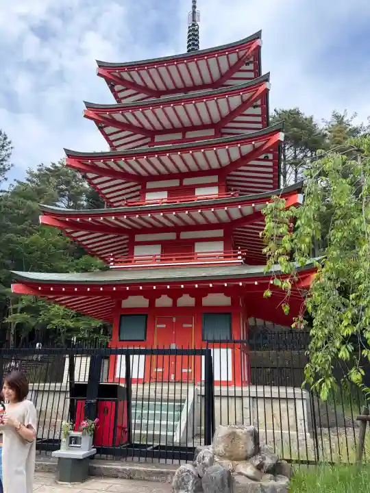 新倉富士浅間神社の{uncategorized: "未分類", other: "その他", undefined: "問題あり", building: "その他建物", grave: "お墓", sacred_gate: "鳥居", guardian: "狛犬", statue: "像", buddha: "仏像", history: "歴史", nature: "自然", garden: "庭園", animal: "動物", pagoda: "塔", temizu: "手水舎", mountain_gate: "山門・神門", sanctuary: "本殿・本堂", subordinate: "末社・摂社", art: "芸術", scenery: "景色", jizo: "地蔵", ema: "絵馬", goshuin: "御朱印", omikuji: "おみくじ", items: "授与品その他", amulet: "お守り", goshuincho: "御朱印帳", eats: "食事", festival: "お祭り", votive_dance: "神楽", shichigosan: "七五三参", wedding: "結婚式", experience: "体験その他", initially: "初詣", around: "周辺", anti_infection: "感染症対策"}