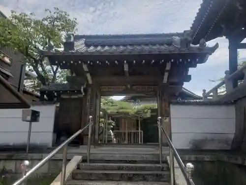 教善寺の山門