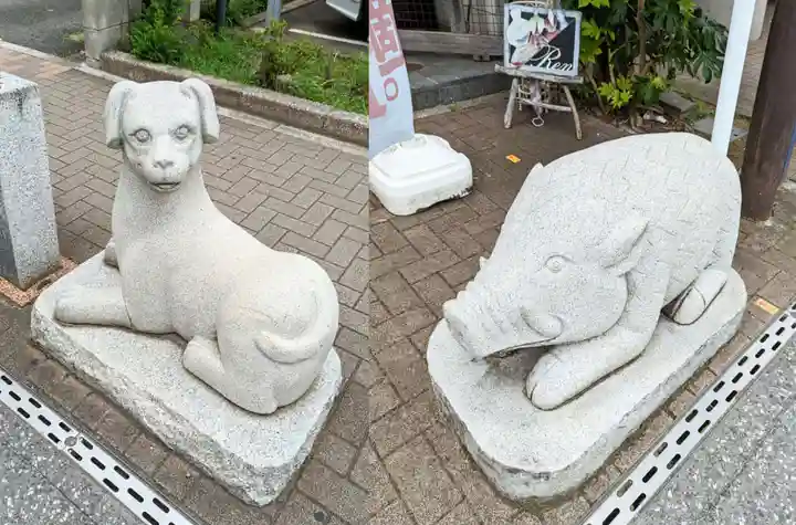 成田山 薬師堂(旧本堂)の狛犬