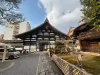 本法寺の{uncategorized: "未分類", other: "その他", undefined: "問題あり", building: "その他建物", grave: "お墓", sacred_gate: "鳥居", guardian: "狛犬", statue: "像", buddha: "仏像", history: "歴史", nature: "自然", garden: "庭園", animal: "動物", pagoda: "塔", temizu: "手水舎", mountain_gate: "山門・神門", sanctuary: "本殿・本堂", subordinate: "末社・摂社", art: "芸術", scenery: "景色", jizo: "地蔵", ema: "絵馬", goshuin: "御朱印", omikuji: "おみくじ", items: "授与品その他", amulet: "お守り", goshuincho: "御朱印帳", eats: "食事", festival: "お祭り", votive_dance: "神楽", shichigosan: "七五三参", wedding: "結婚式", experience: "体験その他", initially: "初詣", around: "周辺", anti_infection: "感染症対策"}