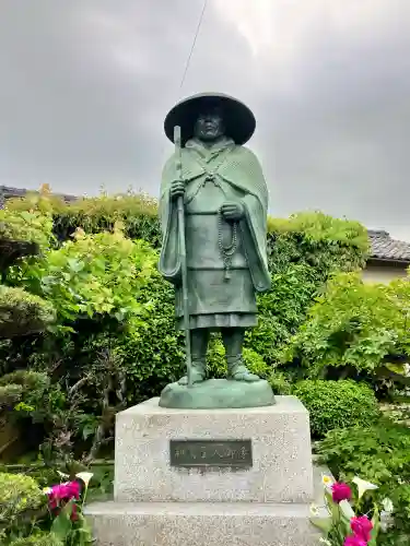 法円寺の{uncategorized: "未分類", other: "その他", undefined: "問題あり", building: "その他建物", grave: "お墓", sacred_gate: "鳥居", guardian: "狛犬", statue: "像", buddha: "仏像", history: "歴史", nature: "自然", garden: "庭園", animal: "動物", pagoda: "塔", temizu: "手水舎", mountain_gate: "山門・神門", sanctuary: "本殿・本堂", subordinate: "末社・摂社", art: "芸術", scenery: "景色", jizo: "地蔵", ema: "絵馬", goshuin: "御朱印", omikuji: "おみくじ", items: "授与品その他", amulet: "お守り", goshuincho: "御朱印帳", eats: "食事", festival: "お祭り", votive_dance: "神楽", shichigosan: "七五三参", wedding: "結婚式", experience: "体験その他", initially: "初詣", around: "周辺", anti_infection: "感染症対策"}