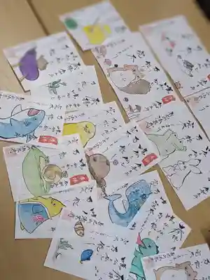 ゆるいイラストですね笑 全て手描き、一点ものです!