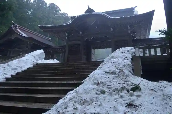 彌彦神社の山門・神門