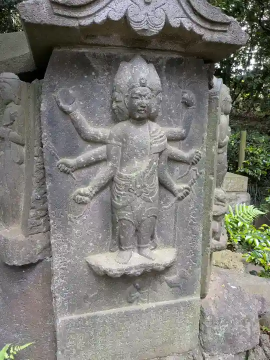 根津神社の{uncategorized: "未分類", other: "その他", undefined: "問題あり", building: "その他建物", grave: "お墓", sacred_gate: "鳥居", guardian: "狛犬", statue: "像", buddha: "仏像", history: "歴史", nature: "自然", garden: "庭園", animal: "動物", pagoda: "塔", temizu: "手水舎", mountain_gate: "山門・神門", sanctuary: "本殿・本堂", subordinate: "末社・摂社", art: "芸術", scenery: "景色", jizo: "地蔵", ema: "絵馬", goshuin: "御朱印", omikuji: "おみくじ", items: "授与品その他", amulet: "お守り", goshuincho: "御朱印帳", eats: "食事", festival: "お祭り", votive_dance: "神楽", shichigosan: "七五三参", wedding: "結婚式", experience: "体験その他", initially: "初詣", around: "周辺", anti_infection: "感染症対策"}