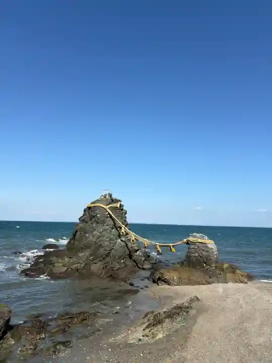 二見興玉神社の{uncategorized: "未分類", other: "その他", undefined: "問題あり", building: "その他建物", grave: "お墓", sacred_gate: "鳥居", guardian: "狛犬", statue: "像", buddha: "仏像", history: "歴史", nature: "自然", garden: "庭園", animal: "動物", pagoda: "塔", temizu: "手水舎", mountain_gate: "山門・神門", sanctuary: "本殿・本堂", subordinate: "末社・摂社", art: "芸術", scenery: "景色", jizo: "地蔵", ema: "絵馬", goshuin: "御朱印", omikuji: "おみくじ", items: "授与品その他", amulet: "お守り", goshuincho: "御朱印帳", eats: "食事", festival: "お祭り", votive_dance: "神楽", shichigosan: "七五三参", wedding: "結婚式", experience: "体験その他", initially: "初詣", around: "周辺", anti_infection: "感染症対策"}