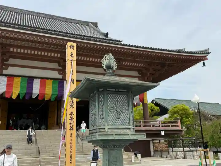 西新井大師総持寺の{uncategorized: "未分類", other: "その他", undefined: "問題あり", building: "その他建物", grave: "お墓", sacred_gate: "鳥居", guardian: "狛犬", statue: "像", buddha: "仏像", history: "歴史", nature: "自然", garden: "庭園", animal: "動物", pagoda: "塔", temizu: "手水舎", mountain_gate: "山門・神門", sanctuary: "本殿・本堂", subordinate: "末社・摂社", art: "芸術", scenery: "景色", jizo: "地蔵", ema: "絵馬", goshuin: "御朱印", omikuji: "おみくじ", items: "授与品その他", amulet: "お守り", goshuincho: "御朱印帳", eats: "食事", festival: "お祭り", votive_dance: "神楽", shichigosan: "七五三参", wedding: "結婚式", experience: "体験その他", initially: "初詣", around: "周辺", anti_infection: "感染症対策"}