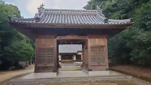 白鳥神社の山門・神門