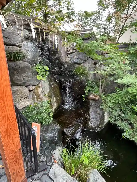 蛇窪神社の{uncategorized: "未分類", other: "その他", undefined: "問題あり", building: "その他建物", grave: "お墓", sacred_gate: "鳥居", guardian: "狛犬", statue: "像", buddha: "仏像", history: "歴史", nature: "自然", garden: "庭園", animal: "動物", pagoda: "塔", temizu: "手水舎", mountain_gate: "山門・神門", sanctuary: "本殿・本堂", subordinate: "末社・摂社", art: "芸術", scenery: "景色", jizo: "地蔵", ema: "絵馬", goshuin: "御朱印", omikuji: "おみくじ", items: "授与品その他", amulet: "お守り", goshuincho: "御朱印帳", eats: "食事", festival: "お祭り", votive_dance: "神楽", shichigosan: "七五三参", wedding: "結婚式", experience: "体験その他", initially: "初詣", around: "周辺", anti_infection: "感染症対策"}