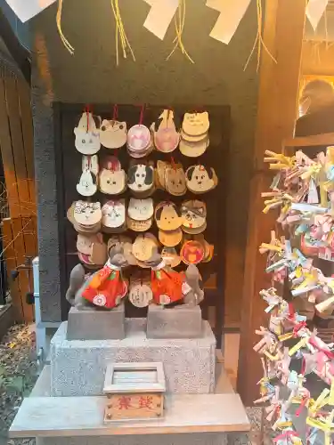 五十稲荷神社(栄寿稲荷神社)の{uncategorized: "未分類", other: "その他", undefined: "問題あり", building: "その他建物", grave: "お墓", sacred_gate: "鳥居", guardian: "狛犬", statue: "像", buddha: "仏像", history: "歴史", nature: "自然", garden: "庭園", animal: "動物", pagoda: "塔", temizu: "手水舎", mountain_gate: "山門・神門", sanctuary: "本殿・本堂", subordinate: "末社・摂社", art: "芸術", scenery: "景色", jizo: "地蔵", ema: "絵馬", goshuin: "御朱印", omikuji: "おみくじ", items: "授与品その他", amulet: "お守り", goshuincho: "御朱印帳", eats: "食事", festival: "お祭り", votive_dance: "神楽", shichigosan: "七五三参", wedding: "結婚式", experience: "体験その他", initially: "初詣", around: "周辺", anti_infection: "感染症対策"}