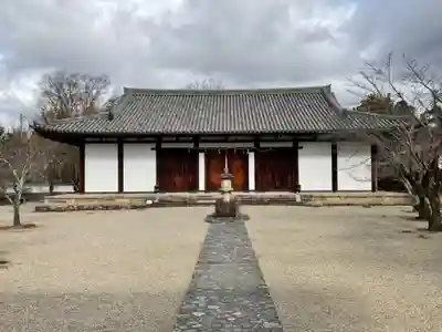 新薬師寺の本殿・本堂