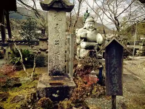 谷性寺の像