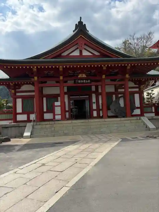 大願寺の{uncategorized: "未分類", other: "その他", undefined: "問題あり", building: "その他建物", grave: "お墓", sacred_gate: "鳥居", guardian: "狛犬", statue: "像", buddha: "仏像", history: "歴史", nature: "自然", garden: "庭園", animal: "動物", pagoda: "塔", temizu: "手水舎", mountain_gate: "山門・神門", sanctuary: "本殿・本堂", subordinate: "末社・摂社", art: "芸術", scenery: "景色", jizo: "地蔵", ema: "絵馬", goshuin: "御朱印", omikuji: "おみくじ", items: "授与品その他", amulet: "お守り", goshuincho: "御朱印帳", eats: "食事", festival: "お祭り", votive_dance: "神楽", shichigosan: "七五三参", wedding: "結婚式", experience: "体験その他", initially: "初詣", around: "周辺", anti_infection: "感染症対策"}