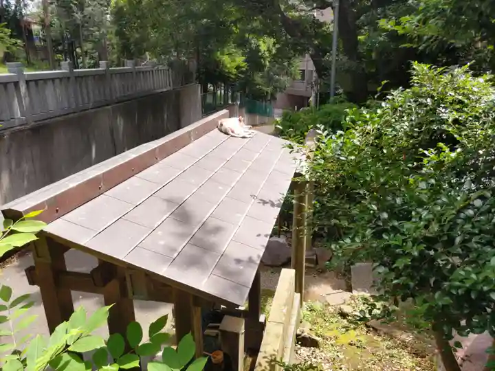 前原御嶽神社の動物