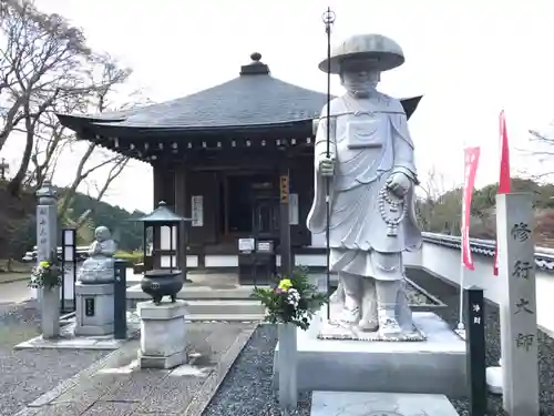 岡寺（龍蓋寺）の像