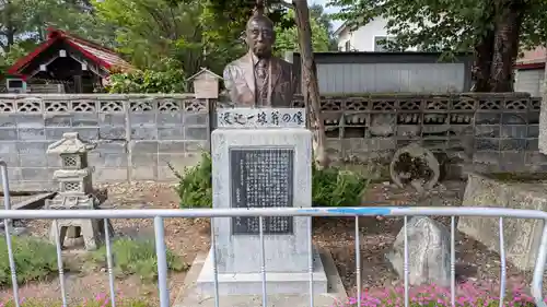 山部神社の像