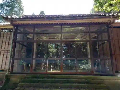 石部神社の{uncategorized: "未分類", other: "その他", undefined: "問題あり", building: "その他建物", grave: "お墓", sacred_gate: "鳥居", guardian: "狛犬", statue: "像", buddha: "仏像", history: "歴史", nature: "自然", garden: "庭園", animal: "動物", pagoda: "塔", temizu: "手水舎", mountain_gate: "山門・神門", sanctuary: "本殿・本堂", subordinate: "末社・摂社", art: "芸術", scenery: "景色", jizo: "地蔵", ema: "絵馬", goshuin: "御朱印", omikuji: "おみくじ", items: "授与品その他", amulet: "お守り", goshuincho: "御朱印帳", eats: "食事", festival: "お祭り", votive_dance: "神楽", shichigosan: "七五三参", wedding: "結婚式", experience: "体験その他", initially: "初詣", around: "周辺", anti_infection: "感染症対策"}