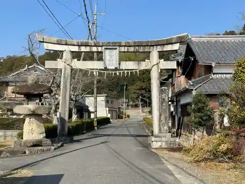 安吉神社の{uncategorized: "未分類", other: "その他", undefined: "問題あり", building: "その他建物", grave: "お墓", sacred_gate: "鳥居", guardian: "狛犬", statue: "像", buddha: "仏像", history: "歴史", nature: "自然", garden: "庭園", animal: "動物", pagoda: "塔", temizu: "手水舎", mountain_gate: "山門・神門", sanctuary: "本殿・本堂", subordinate: "末社・摂社", art: "芸術", scenery: "景色", jizo: "地蔵", ema: "絵馬", goshuin: "御朱印", omikuji: "おみくじ", items: "授与品その他", amulet: "お守り", goshuincho: "御朱印帳", eats: "食事", festival: "お祭り", votive_dance: "神楽", shichigosan: "七五三参", wedding: "結婚式", experience: "体験その他", initially: "初詣", around: "周辺", anti_infection: "感染症対策"}