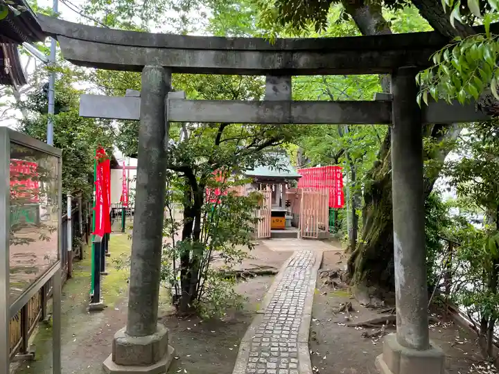 桐ヶ谷氷川神社の鳥居