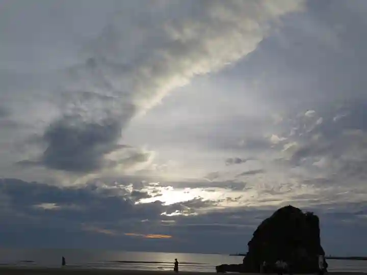 稲佐の浜 弁天島の景色