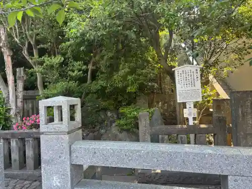 泉岳寺の{uncategorized: "未分類", other: "その他", undefined: "問題あり", building: "その他建物", grave: "お墓", sacred_gate: "鳥居", guardian: "狛犬", statue: "像", buddha: "仏像", history: "歴史", nature: "自然", garden: "庭園", animal: "動物", pagoda: "塔", temizu: "手水舎", mountain_gate: "山門・神門", sanctuary: "本殿・本堂", subordinate: "末社・摂社", art: "芸術", scenery: "景色", jizo: "地蔵", ema: "絵馬", goshuin: "御朱印", omikuji: "おみくじ", items: "授与品その他", amulet: "お守り", goshuincho: "御朱印帳", eats: "食事", festival: "お祭り", votive_dance: "神楽", shichigosan: "七五三参", wedding: "結婚式", experience: "体験その他", initially: "初詣", around: "周辺", anti_infection: "感染症対策"}