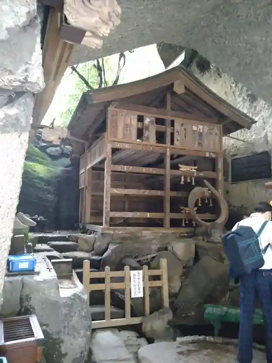 銭洗弁財天宇賀福神社(神奈川県)