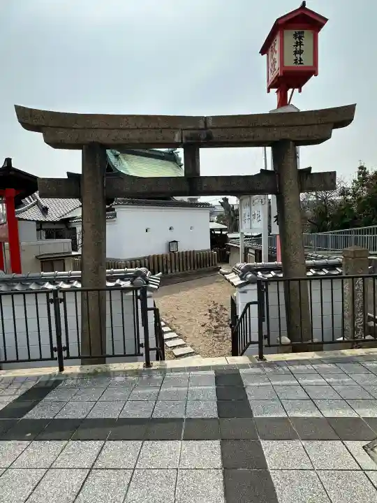 櫻井神社の{uncategorized: "未分類", other: "その他", undefined: "問題あり", building: "その他建物", grave: "お墓", sacred_gate: "鳥居", guardian: "狛犬", statue: "像", buddha: "仏像", history: "歴史", nature: "自然", garden: "庭園", animal: "動物", pagoda: "塔", temizu: "手水舎", mountain_gate: "山門・神門", sanctuary: "本殿・本堂", subordinate: "末社・摂社", art: "芸術", scenery: "景色", jizo: "地蔵", ema: "絵馬", goshuin: "御朱印", omikuji: "おみくじ", items: "授与品その他", amulet: "お守り", goshuincho: "御朱印帳", eats: "食事", festival: "お祭り", votive_dance: "神楽", shichigosan: "七五三参", wedding: "結婚式", experience: "体験その他", initially: "初詣", around: "周辺", anti_infection: "感染症対策"}