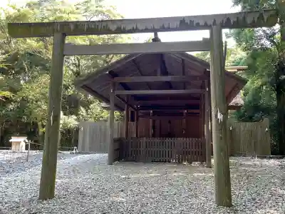 月夜見宮（豊受大神宮別宮）の{uncategorized: "未分類", other: "その他", undefined: "問題あり", building: "その他建物", grave: "お墓", sacred_gate: "鳥居", guardian: "狛犬", statue: "像", buddha: "仏像", history: "歴史", nature: "自然", garden: "庭園", animal: "動物", pagoda: "塔", temizu: "手水舎", mountain_gate: "山門・神門", sanctuary: "本殿・本堂", subordinate: "末社・摂社", art: "芸術", scenery: "景色", jizo: "地蔵", ema: "絵馬", goshuin: "御朱印", omikuji: "おみくじ", items: "授与品その他", amulet: "お守り", goshuincho: "御朱印帳", eats: "食事", festival: "お祭り", votive_dance: "神楽", shichigosan: "七五三参", wedding: "結婚式", experience: "体験その他", initially: "初詣", around: "周辺", anti_infection: "感染症対策"}