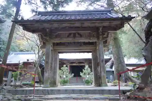 横滝寺の山門