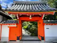 榮攝院(栄摂院)の山門・神門