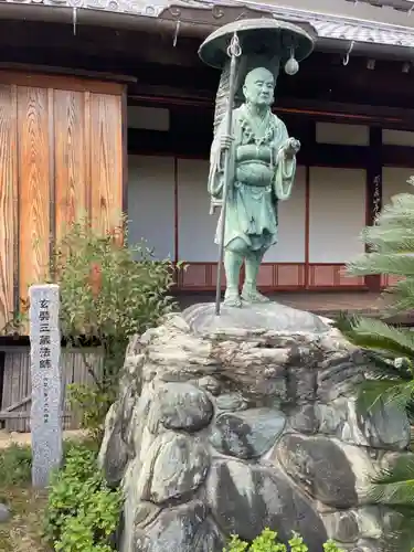 龍雲寺の像