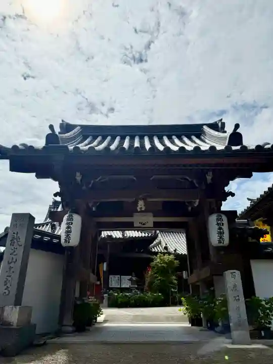 釜滝薬師金剛寺の{uncategorized: "未分類", other: "その他", undefined: "問題あり", building: "その他建物", grave: "お墓", sacred_gate: "鳥居", guardian: "狛犬", statue: "像", buddha: "仏像", history: "歴史", nature: "自然", garden: "庭園", animal: "動物", pagoda: "塔", temizu: "手水舎", mountain_gate: "山門・神門", sanctuary: "本殿・本堂", subordinate: "末社・摂社", art: "芸術", scenery: "景色", jizo: "地蔵", ema: "絵馬", goshuin: "御朱印", omikuji: "おみくじ", items: "授与品その他", amulet: "お守り", goshuincho: "御朱印帳", eats: "食事", festival: "お祭り", votive_dance: "神楽", shichigosan: "七五三参", wedding: "結婚式", experience: "体験その他", initially: "初詣", around: "周辺", anti_infection: "感染症対策"}