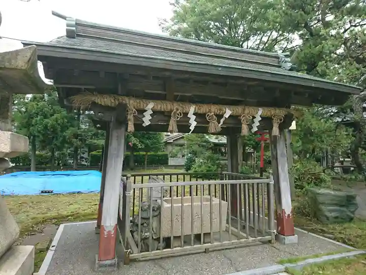 白山神社の手水舎