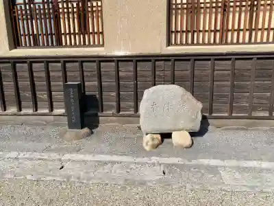 白鳥神社の{uncategorized: "未分類", other: "その他", undefined: "問題あり", building: "その他建物", grave: "お墓", sacred_gate: "鳥居", guardian: "狛犬", statue: "像", buddha: "仏像", history: "歴史", nature: "自然", garden: "庭園", animal: "動物", pagoda: "塔", temizu: "手水舎", mountain_gate: "山門・神門", sanctuary: "本殿・本堂", subordinate: "末社・摂社", art: "芸術", scenery: "景色", jizo: "地蔵", ema: "絵馬", goshuin: "御朱印", omikuji: "おみくじ", items: "授与品その他", amulet: "お守り", goshuincho: "御朱印帳", eats: "食事", festival: "お祭り", votive_dance: "神楽", shichigosan: "七五三参", wedding: "結婚式", experience: "体験その他", initially: "初詣", around: "周辺", anti_infection: "感染症対策"}