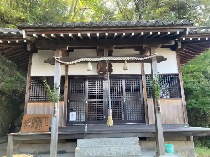 蜂穴神社(石清尾八幡宮末社)の本殿・本堂