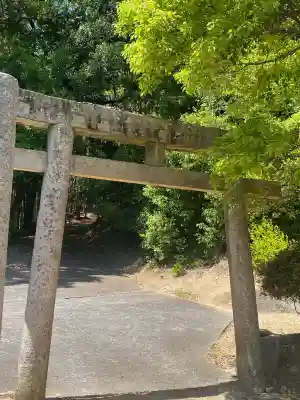 真止戸山神社の{uncategorized: "未分類", other: "その他", undefined: "問題あり", building: "その他建物", grave: "お墓", sacred_gate: "鳥居", guardian: "狛犬", statue: "像", buddha: "仏像", history: "歴史", nature: "自然", garden: "庭園", animal: "動物", pagoda: "塔", temizu: "手水舎", mountain_gate: "山門・神門", sanctuary: "本殿・本堂", subordinate: "末社・摂社", art: "芸術", scenery: "景色", jizo: "地蔵", ema: "絵馬", goshuin: "御朱印", omikuji: "おみくじ", items: "授与品その他", amulet: "お守り", goshuincho: "御朱印帳", eats: "食事", festival: "お祭り", votive_dance: "神楽", shichigosan: "七五三参", wedding: "結婚式", experience: "体験その他", initially: "初詣", around: "周辺", anti_infection: "感染症対策"}