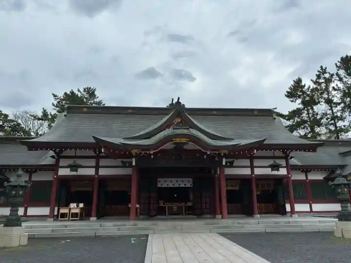 氣比神宮の{uncategorized: "未分類", other: "その他", undefined: "問題あり", building: "その他建物", grave: "お墓", sacred_gate: "鳥居", guardian: "狛犬", statue: "像", buddha: "仏像", history: "歴史", nature: "自然", garden: "庭園", animal: "動物", pagoda: "塔", temizu: "手水舎", mountain_gate: "山門・神門", sanctuary: "本殿・本堂", subordinate: "末社・摂社", art: "芸術", scenery: "景色", jizo: "地蔵", ema: "絵馬", goshuin: "御朱印", omikuji: "おみくじ", items: "授与品その他", amulet: "お守り", goshuincho: "御朱印帳", eats: "食事", festival: "お祭り", votive_dance: "神楽", shichigosan: "七五三参", wedding: "結婚式", experience: "体験その他", initially: "初詣", around: "周辺", anti_infection: "感染症対策"}