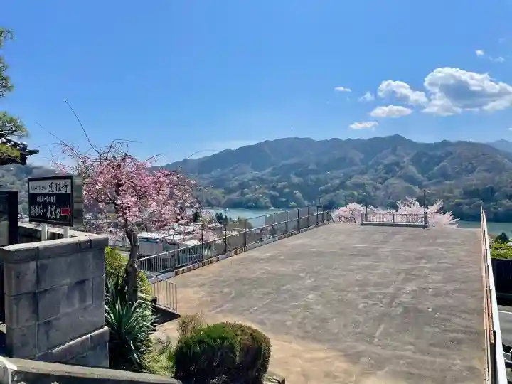 慈眼寺の{uncategorized: "未分類", other: "その他", undefined: "問題あり", building: "その他建物", grave: "お墓", sacred_gate: "鳥居", guardian: "狛犬", statue: "像", buddha: "仏像", history: "歴史", nature: "自然", garden: "庭園", animal: "動物", pagoda: "塔", temizu: "手水舎", mountain_gate: "山門・神門", sanctuary: "本殿・本堂", subordinate: "末社・摂社", art: "芸術", scenery: "景色", jizo: "地蔵", ema: "絵馬", goshuin: "御朱印", omikuji: "おみくじ", items: "授与品その他", amulet: "お守り", goshuincho: "御朱印帳", eats: "食事", festival: "お祭り", votive_dance: "神楽", shichigosan: "七五三参", wedding: "結婚式", experience: "体験その他", initially: "初詣", around: "周辺", anti_infection: "感染症対策"}